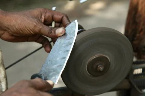 Sharpening the knife with whetstone Foto stock