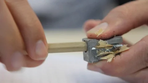 Sharpening pencil Vídeos de archivo 77052893