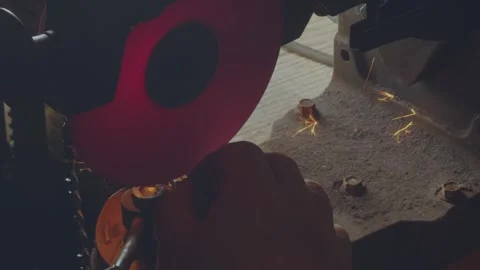 Sharpening the saw chain, sharpening the chain on the machine Stock Footage 325448880