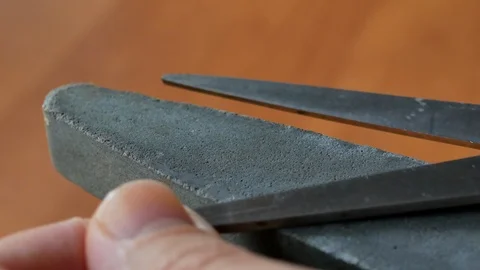 Sharpening scissors on grindstone Vidéo 103084264
