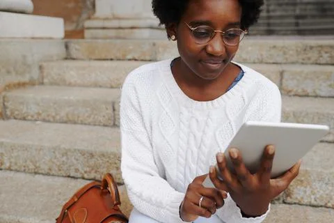 She is got all her notes saved on her tablet Foto stock
