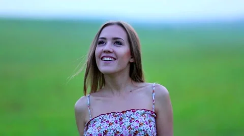 She is happy 動画素材 54778949