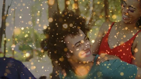 She kissing him, expressing affection, laughing while golden bokeh drifting over Stockbeeldmateriaal 333278482