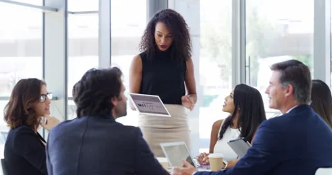 She knows how to delegate tasks as a leader. 4k video footage of a businesswoman Video stock 181085319