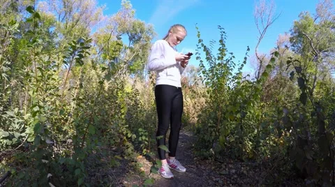 She trains in the park. 스톡 동영상 56313934