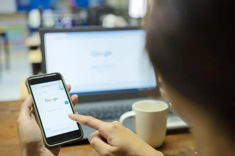 She is using google to search for information Stock Photos