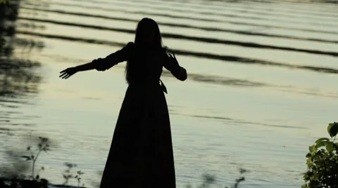 She walks Vídeo Stock 50854830