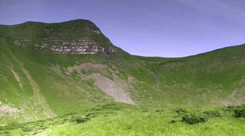 Sheeps grazing in mountains Stock-Footage 503877
