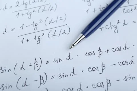 Sheet of paper with different mathematical formulas and pen, closeup Fotos de archivo