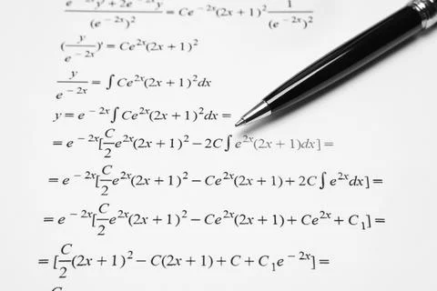Sheet of paper with mathematical formulas and pen, closeup Fotos de archivo