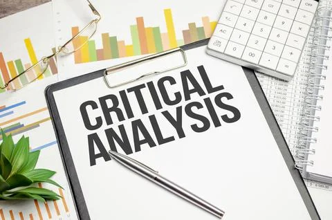 Sheet of paper with the text CRITICAL ANALYSIS and charts Foto stock