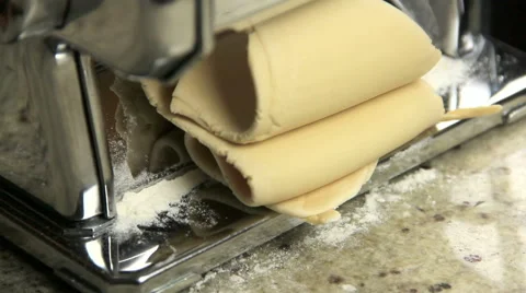 Sheets Of Dough Out Of Pasta Maker 스톡 동영상 40026968