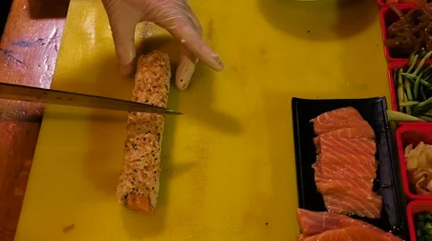 Shef Sliceing sushi roll Stock-Footage 67165963