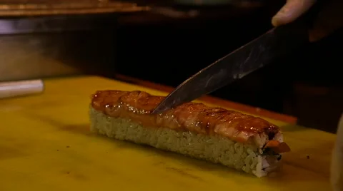 Shef Sliceing sushi roll - slow motion Stock Footage 67166084