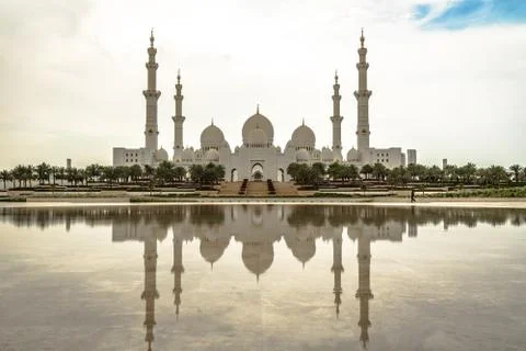 Sheik Zayed Mosque with reflection in Abu Dhabi, UAE Stock Photos