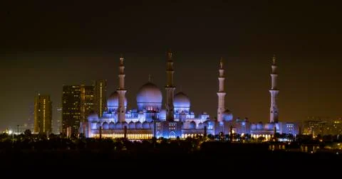 Sheik Zayed Mosque as seen at night Stock-Fotos