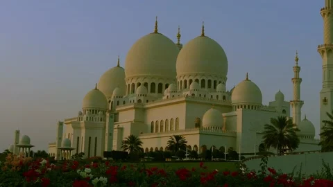 Sheikh zayed grand mosque in abu dhabi Stock Footage 132906128