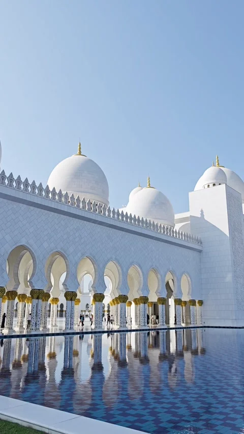 Sheikh Zayed Grand Mosque in Abu Dhabi, United Arab Emirates. 4K video footage 動画素材 321645482