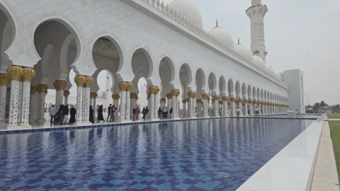 Sheikh Zayed Grand Mosque, Abu Dhabi, marble arcades, domes and minaret Stock Footage 327554766