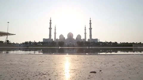 The Sheikh Zayed Grand Mosque and a beautiful sunset view, Abu Dhabi Stock Footage 131357570