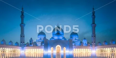 Sheikh Zayed Grand Mosque at evening Abu Dhabi Stock Photos