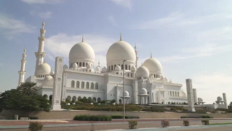 Sheikh Zayed Grand Mosque, an important landmark of Abu Dhabi, UAE Stock Footage 172535093