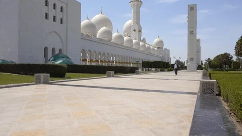Sheikh Zayed mosque, Sunny day. The United Arab Emirates, Abu Dhabi Stock Footage 114652392