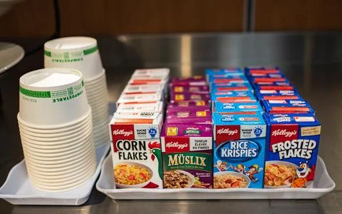 Shelf with boxes of instant oatmeal, corn flakes in various flavors.A quick.. Stock Photos