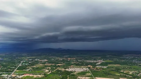 Shelf cloud looms over rural valley as tropical rainstorm intensifies Stock Footage 317559095