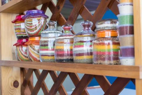 A shelf with different coloured spices Stock-Fotos