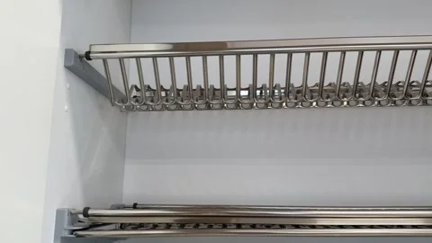 Shelf for drying tableware in the kitchen Video stock 313137119