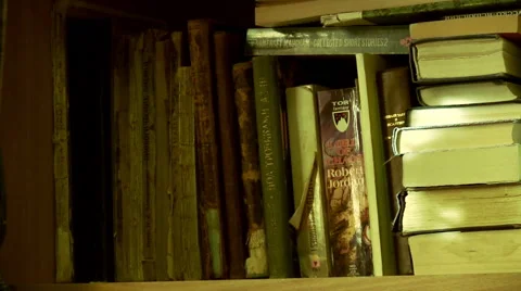 Shelf With Old Book Видео 58610875