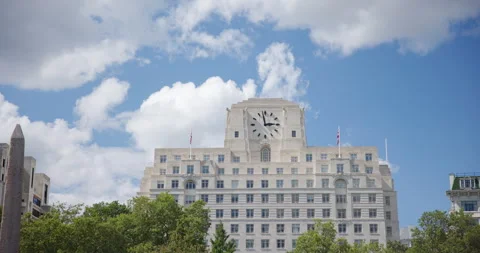 Shell Mex House on the Bank of the Thames River in London, UK Видео 288142782