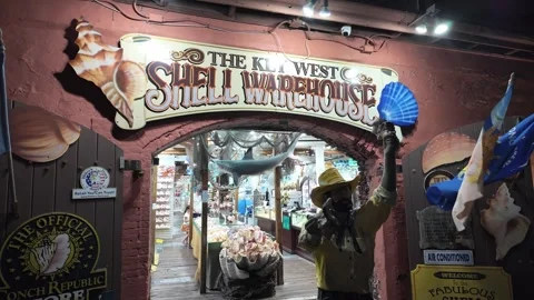 Shell Warehouse in Key West Florida - KEY WEST, UNITED STATES - NOVEMBER 4, 2024 動画素材 292979330