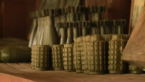 Shells and grenades at the Cambodia War Museum Vidéo 115153046