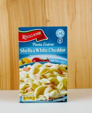 Shells and white cheddar Stockfoto's