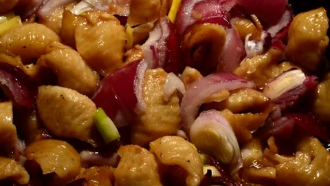 Shells pasta with red onion 库存影片 302216342