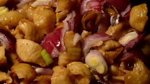 Shells pasta with red onion 動画素材 302216442