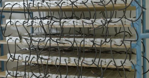 Shelves with finished Electric components Vidéo 73501244