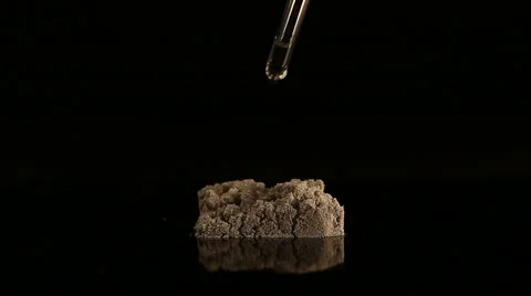 Сhemical reaction with the formation of bubbles and smoke Stock Footage