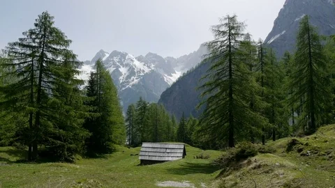 Shepherds house bellow Vrsic pass, Julian alps, Slovenia Vidéo 73047873