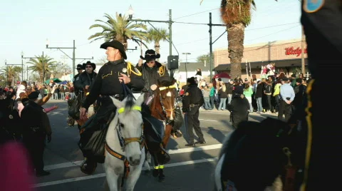 Sheriffs in Parade on Horses Vídeo Stock 631546