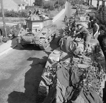A Sherman BARV (Beach Armoured Recovery Vehicle) and Sherman tanks of 13th... Stock Photos