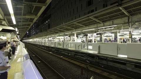 Shibuya Station Loop Line 4K Time Lapse Boarding Trains Getting Off 스톡 동영상 77465750