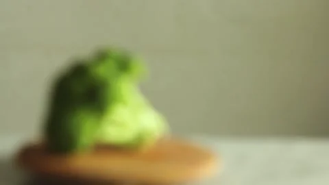 Shift focus on broccoli. Video stock 137097938