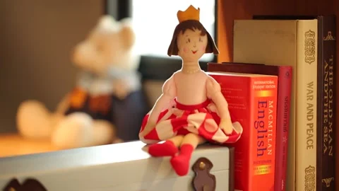 Shift focus from teddy bear to doll Stock Footage 147910017