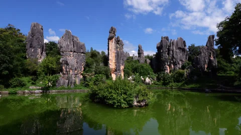 Shilin Stone Forest singature sight - Ashima Rock, moving camera shot 스톡 동영상 329495689