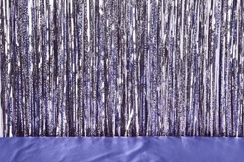 Shining creative wall table background in violet colors. Trendy Color of year Foto stock