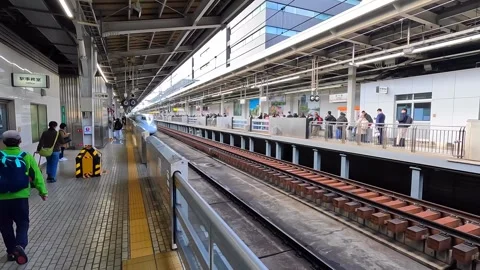 Shinkansen N700 bullet train at Mishima Station Vídeo Stock 318199630
