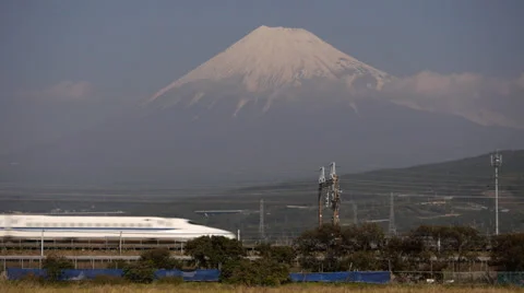 Shinkansen Train Passes Mount Fuji Eastbound Video stock 32849692